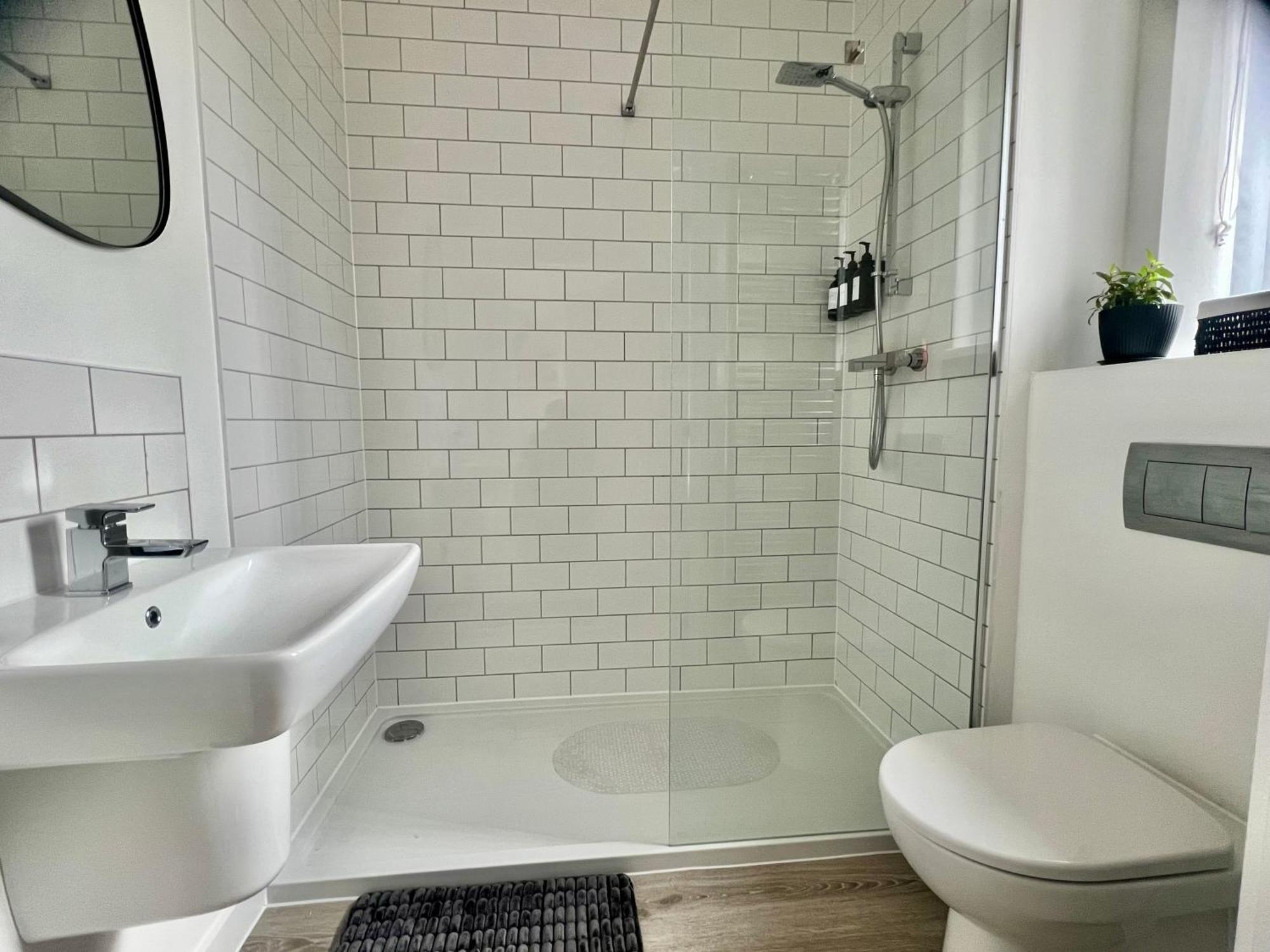 The Parkes A Stylish 3Br House, 5 Mins From Central Birmingham Close To The Edgbaston Stadium, The Hippodrome, Uob, Aston And Bcu, China Town, Kings Heath Bhx Airport And Much More Eksteriør bilde